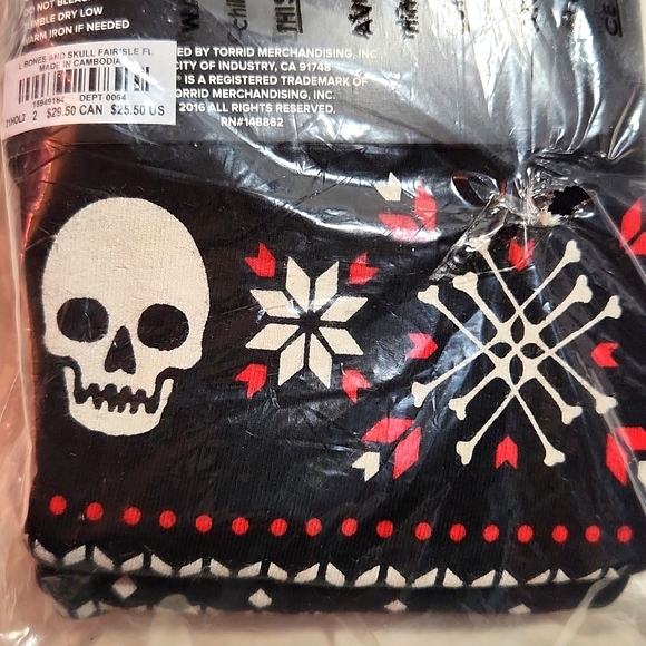 NWT TORRID LEGGING SKULL PRINT SNOWFLAKE LEGGING - Plus Size 1X - Picture 7 of 9